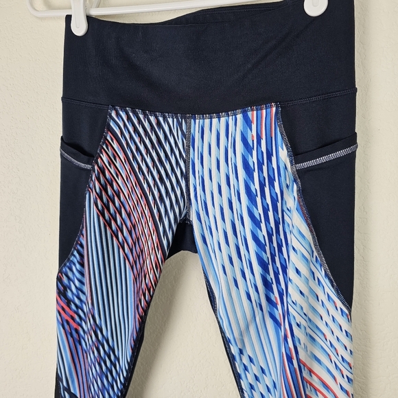 Athleta Relay Capri 2.0 Mosaic Print Leggings Size Small - Picture 3 of 11
